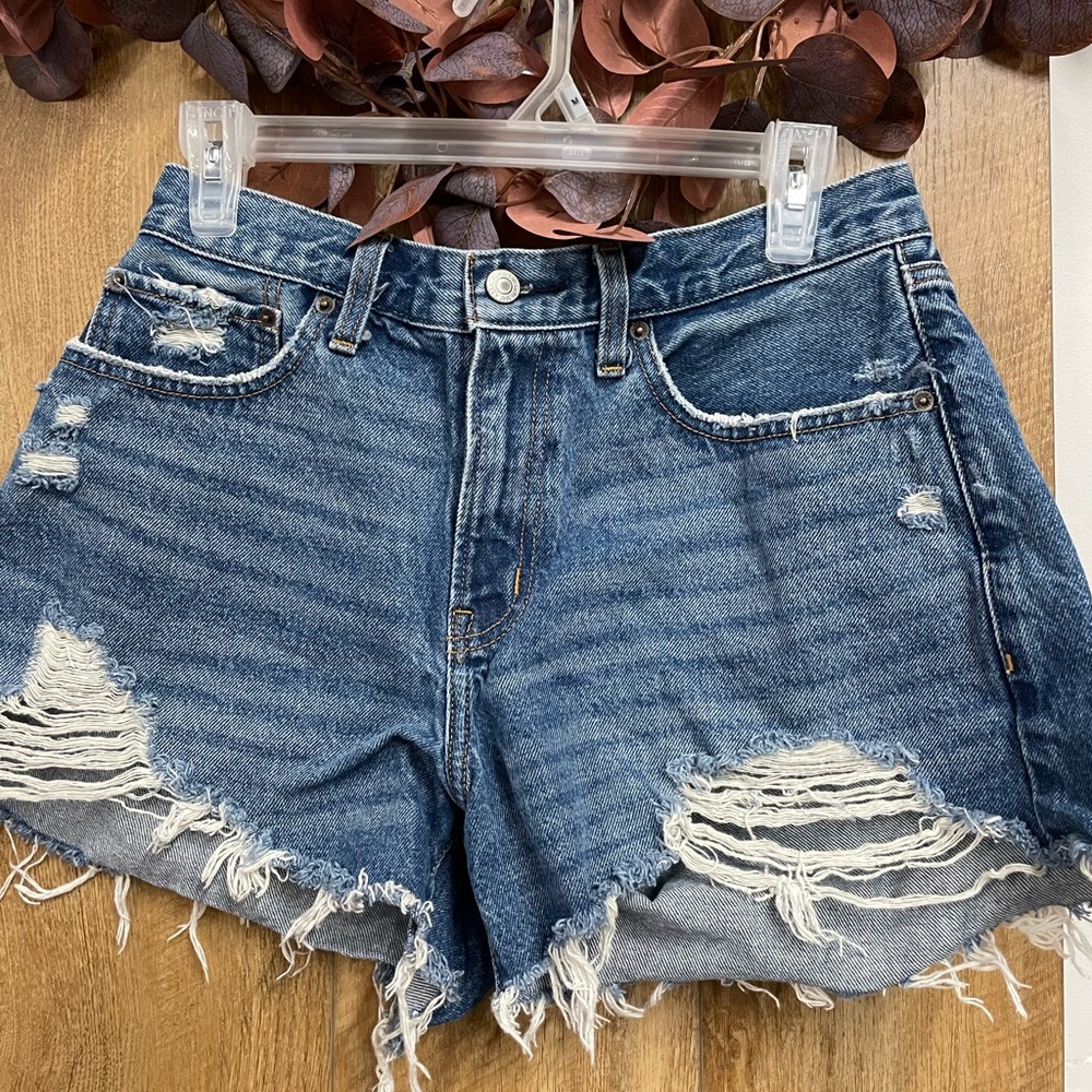 abercrombie shorts, worn once for pictures. They have a mom jean style